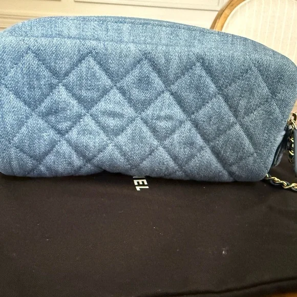 Chanel Blue Quilted Women's Bag - Picture 4 of 8